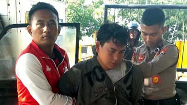 Jarah Uang di Mobil, Kepergok, Dikejar Massa Dibekuk Anggota Intel Kodim 0820