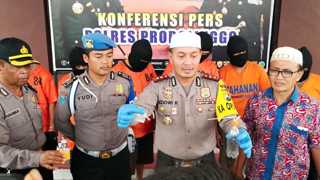 Oknum Kades dan 6 Perangkat Desa Gelar Pesta Sabu