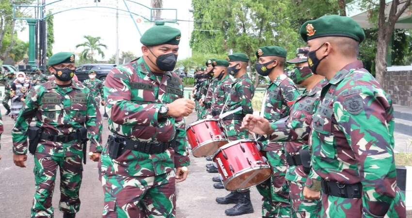 Kunjungan Pangkostrad, Letjen TNI Eko Margiyono ke satuan Yonzipur 10.