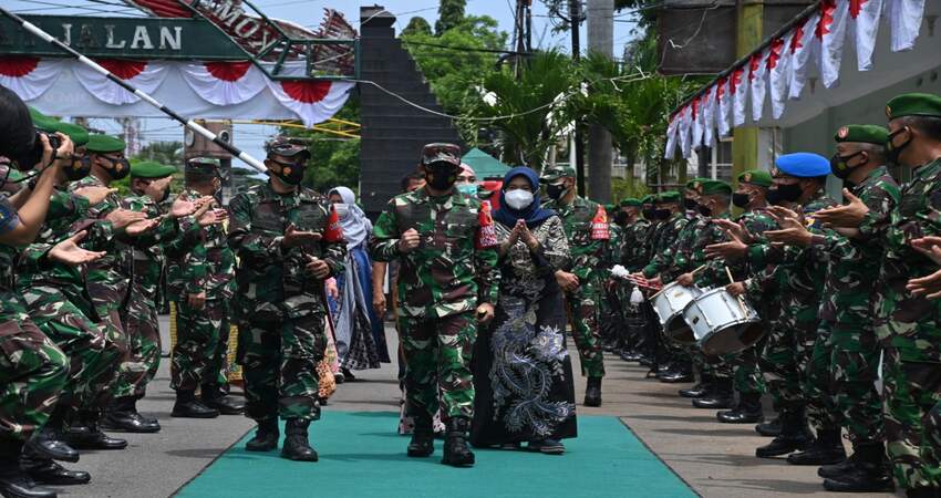 Pangdam Kunker ke Kodim 0820 Probolinggo, Kampanyekan Prokes dan Lihat Metode Penanaman Aquaponic