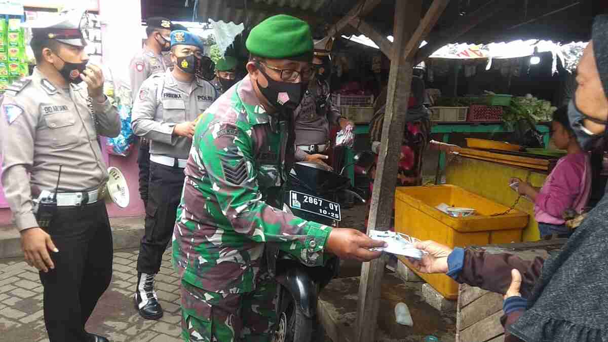 Cegah Klaster Baru, Kodim Probolinggo Perketat Disiplin Prokes di Pasar dan Fasum