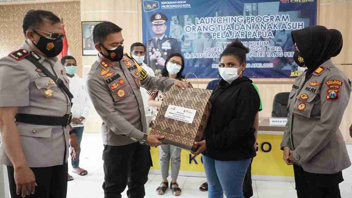 Kapolres Probolinggo Launching Program Orang Tua dan Anak Asuh bagi Pelajar Papua