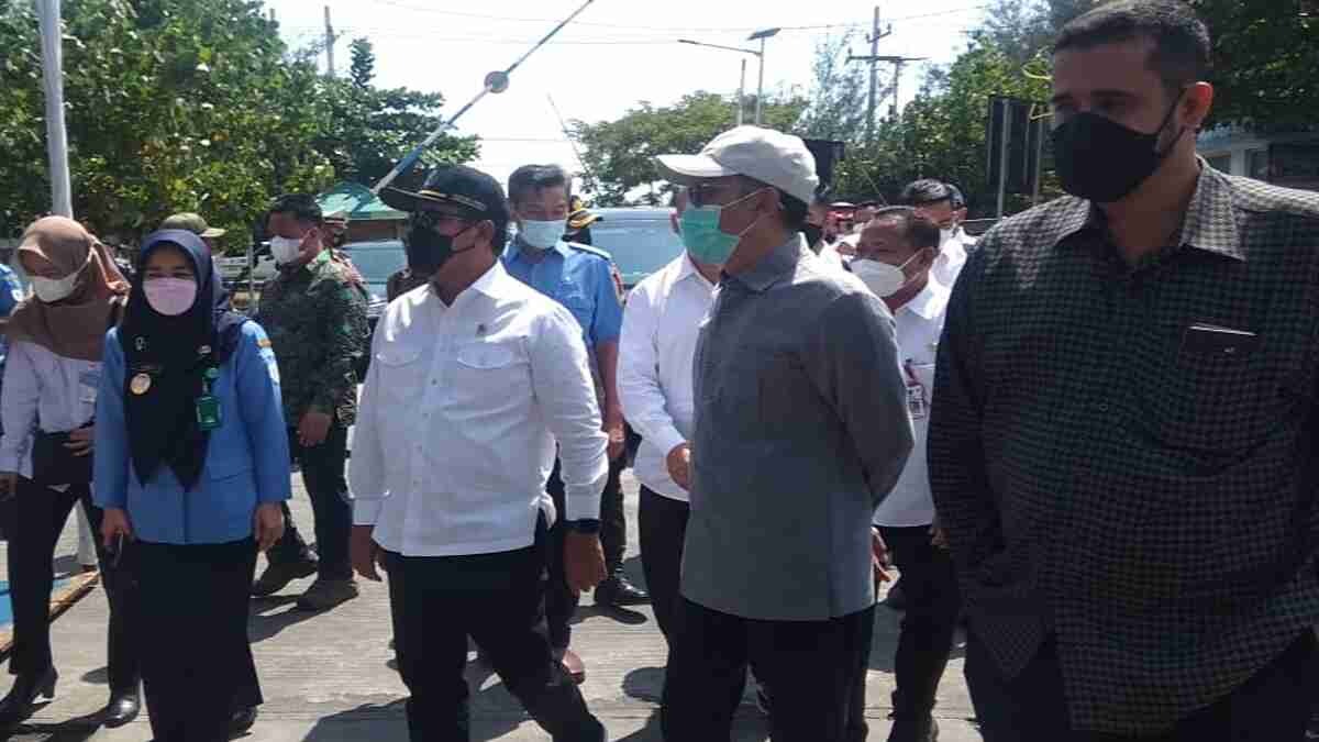 Kunjungi Probolinggo, Menteri KKP Bantu Kelompok Nelayan, Pembudidaya hingga Pelaku Usaha Perikanan