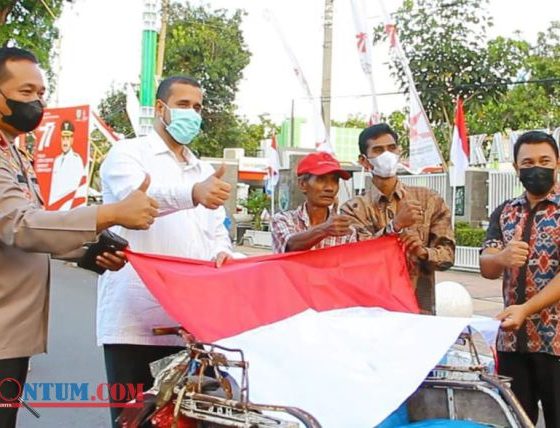 Tingkatkan Nasionalisme, Wali Kota Probolinggo Bagikan Ratusan Bendera Merah Putih