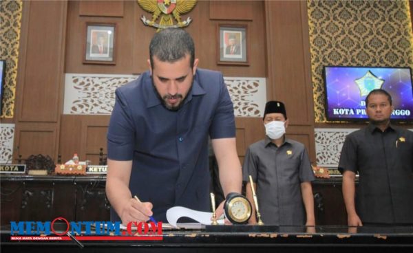 Wali Kota Habib Hadi Hadiri Rapat Paripurna Hasil Evaluasi Gubernur Jatim di DPRD Probolinggo