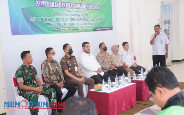 Wali Kota Habib Hadi Salurkan Bansos untuk 506 Pelaku Jasa Transportasi Kota Probolinggo