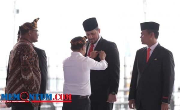 Inovasi Pembangunan Kelautan, Wali Kota Probolinggo Terima Tanda Kehormatan Satyalancana Wira Karya