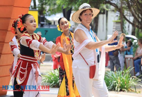 261 Wisatawan Eropa dari Kapal MS Amera Jerman Nikmati Heritage City Tour Kota Probolinggo