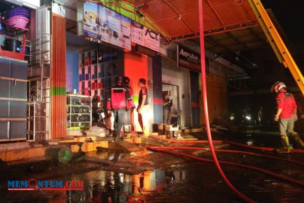 Tiga Ruko di Kawasan Kanigaran Kota Probolinggo Terbakar