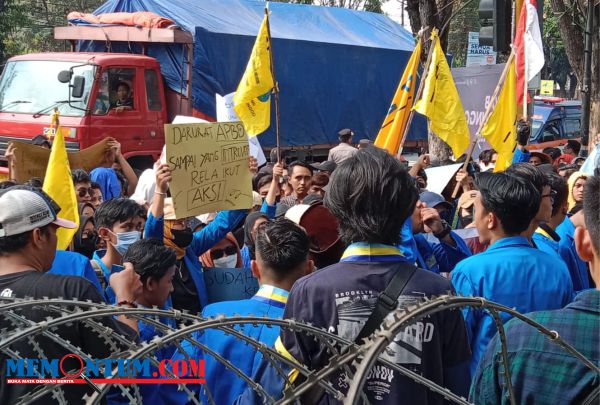 Soroti Pengolahan APBD, Ratusan Mahasiswa Kabupaten Probolinggo Gelar Aksi Unjuk Rasa